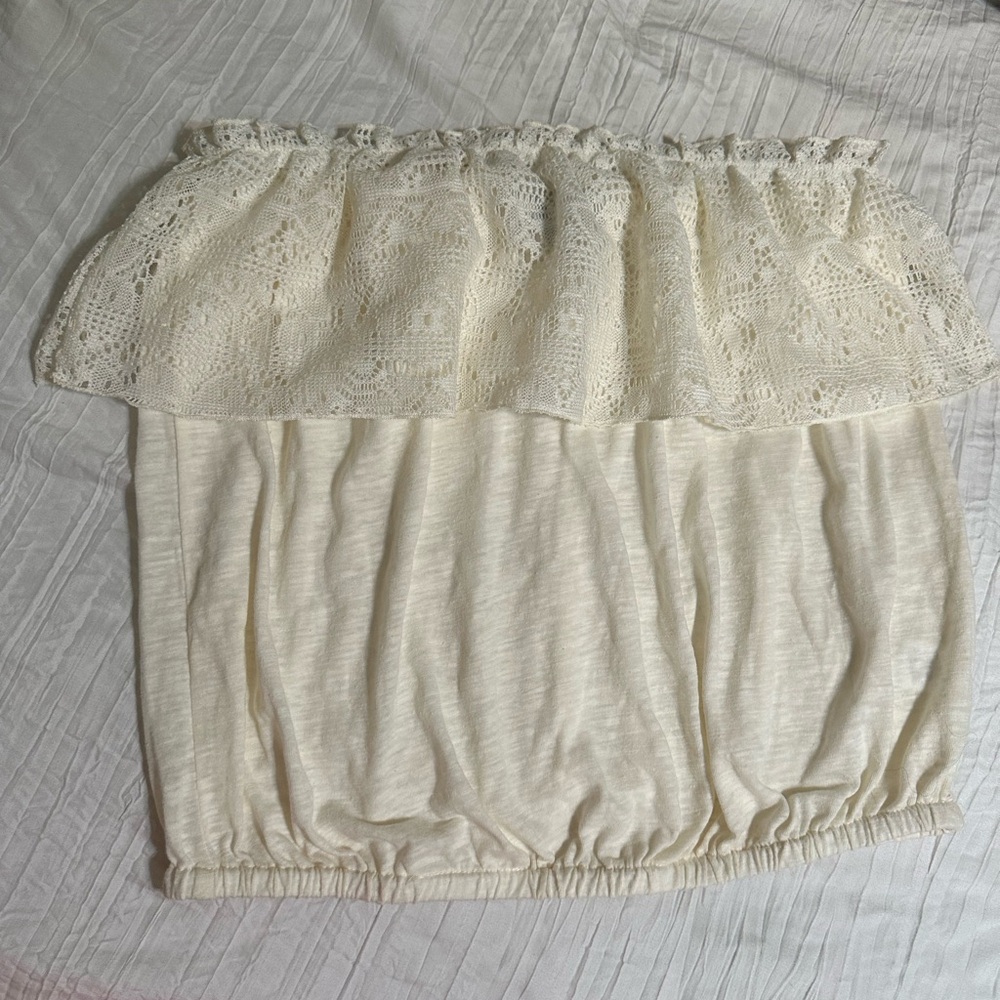 🌸🌸Elegant Cream Lace Off-Shoulder Top
